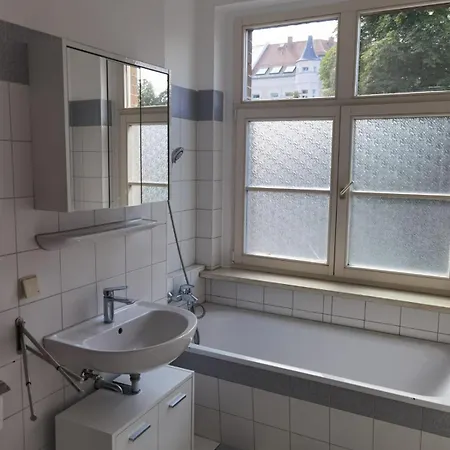 Stilvolle 2-zimmer-unterkunft In * Zwickau